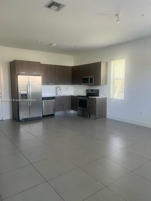 440 Northeast 35th Court #6 - Photo 3 of 19