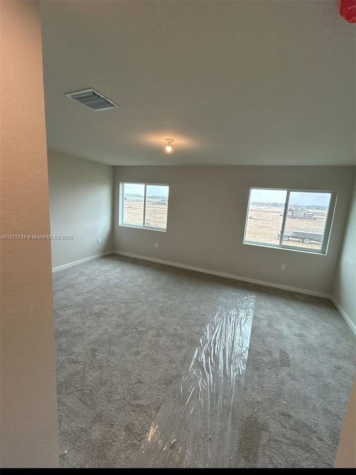 1070 Nw 6th Terrace 1070 nw 6th terrace #1070 - Photo 2 of 7