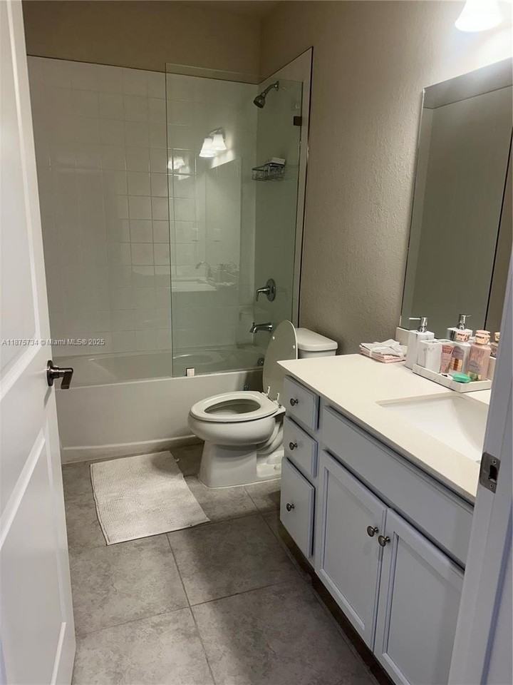 1070 Nw 6th Terrace 1070 nw 6th terrace #1070 - Photo 4 of 7