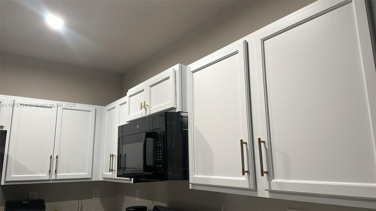 1070 Nw 6th Terrace 1070 nw 6th terrace #1070 - Photo 5 of 7