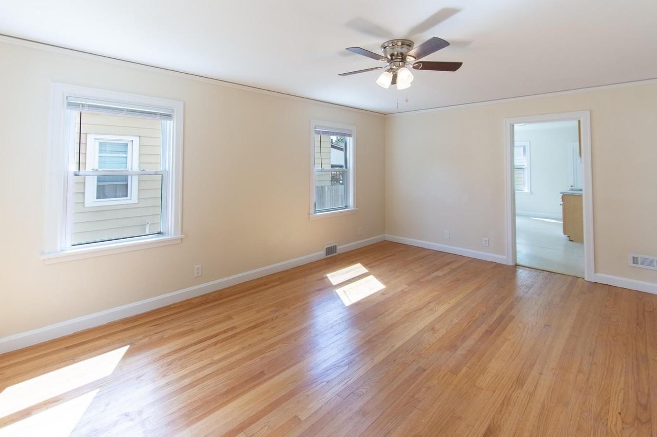 7208 33rd Ave - Photo 4 of 25