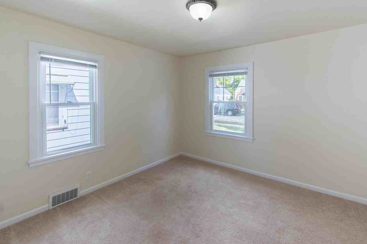 7208 33rd Ave - Photo 6 of 25