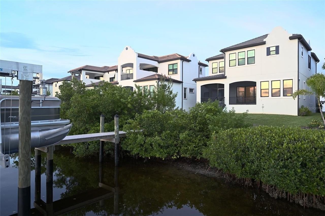 1056 Seagrape Dr - Photo 2 of 23