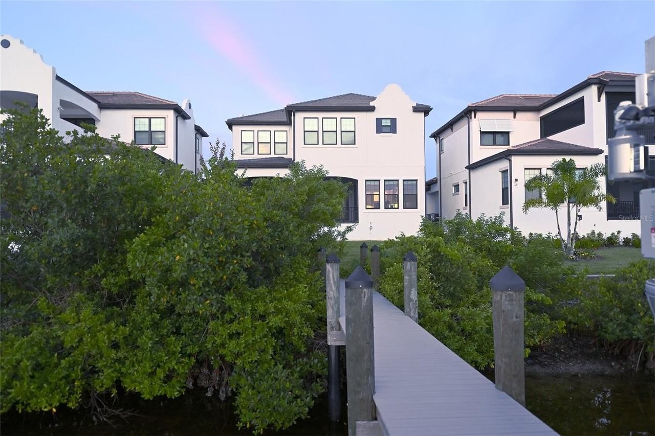 1056 Seagrape Dr - Photo 3 of 23