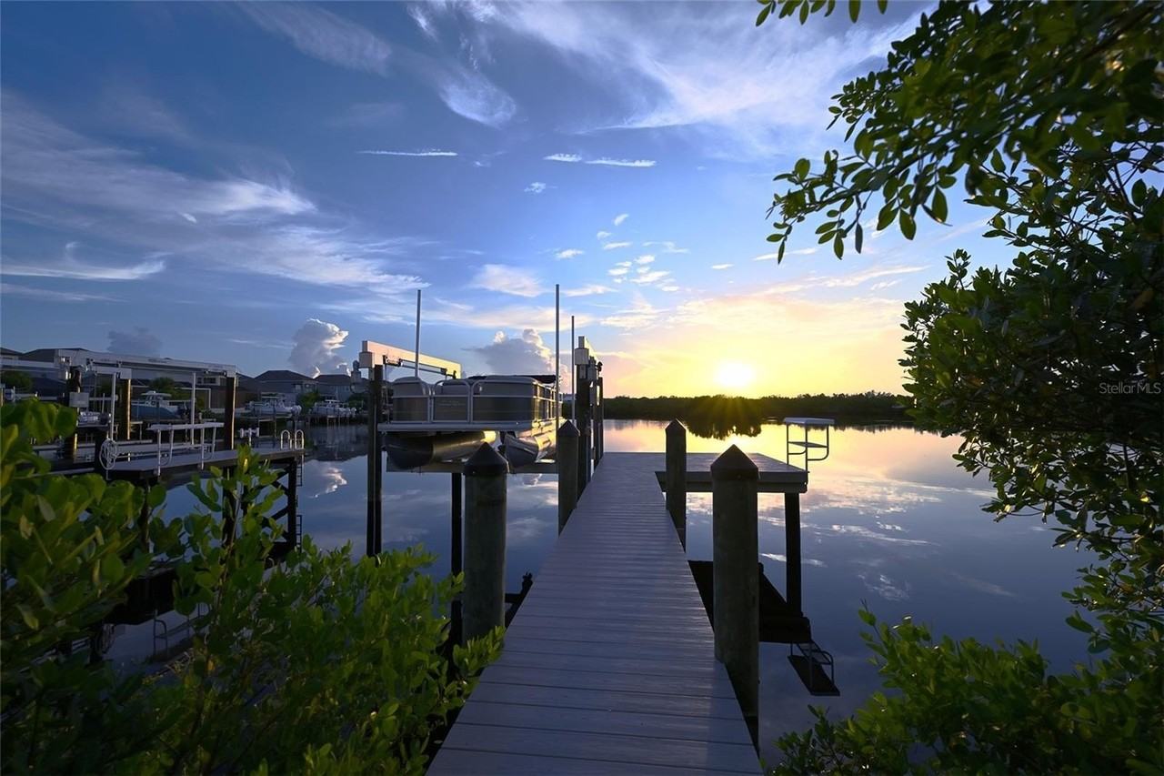 1056 Seagrape Dr - Photo 5 of 23