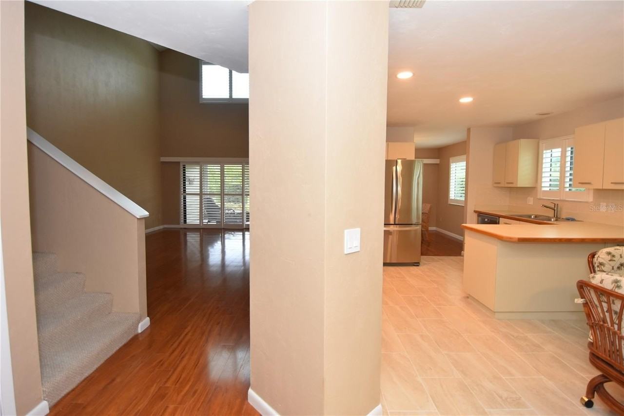 26 Landings Lane - Photo 5 of 42