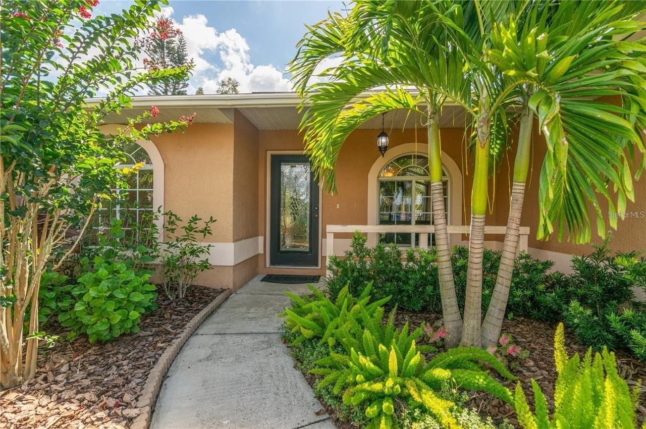 929 Robinson Ave - Photo 2 of 14