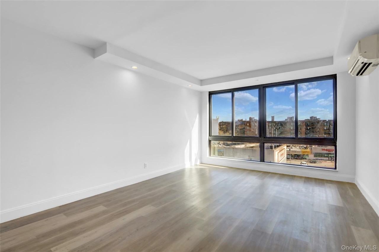 4516 83rd St #E8K - Photo 2 of 13