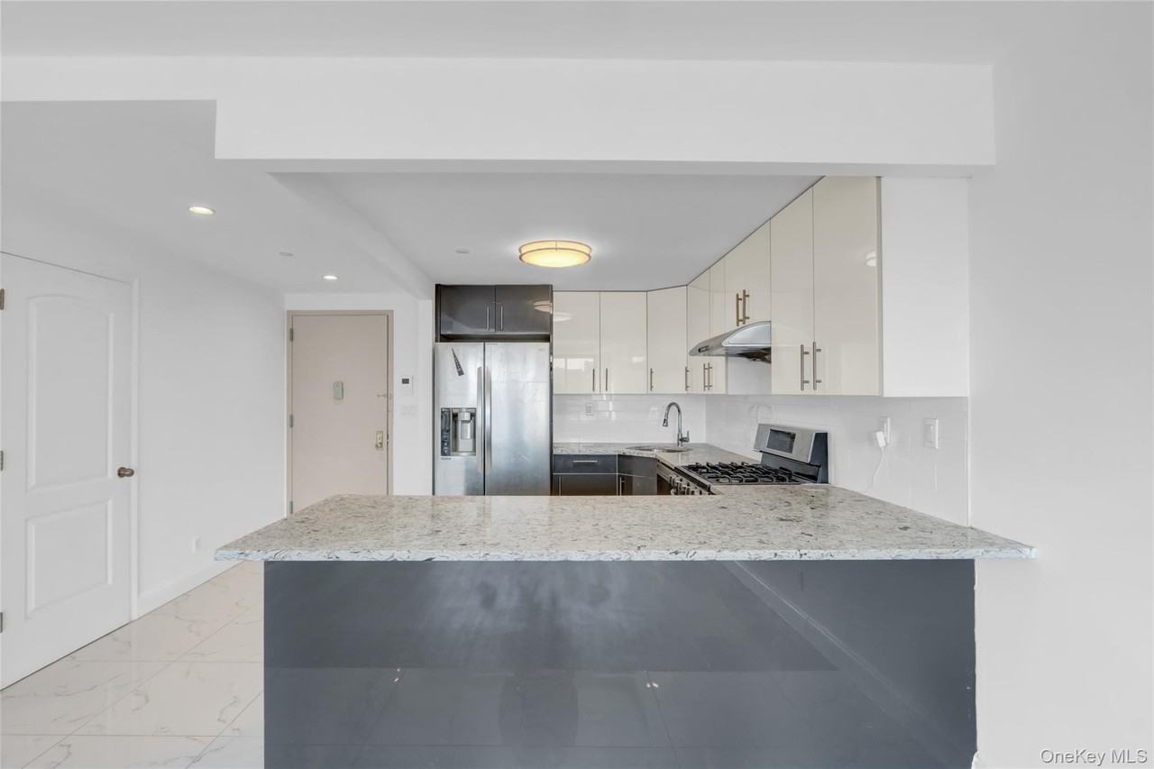 4516 83rd St #E8K - Photo 4 of 13