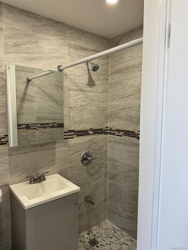 130 Wilson Ave #3L - Photo 7 of 14