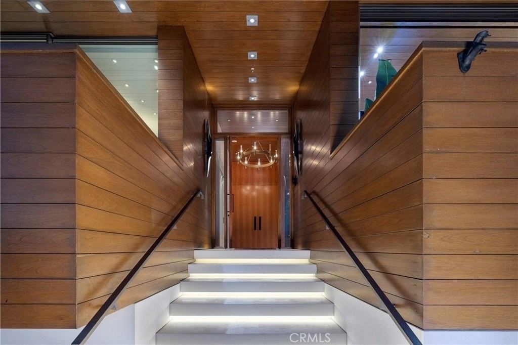 2538 Monaco Dr - Photo 4 of 34