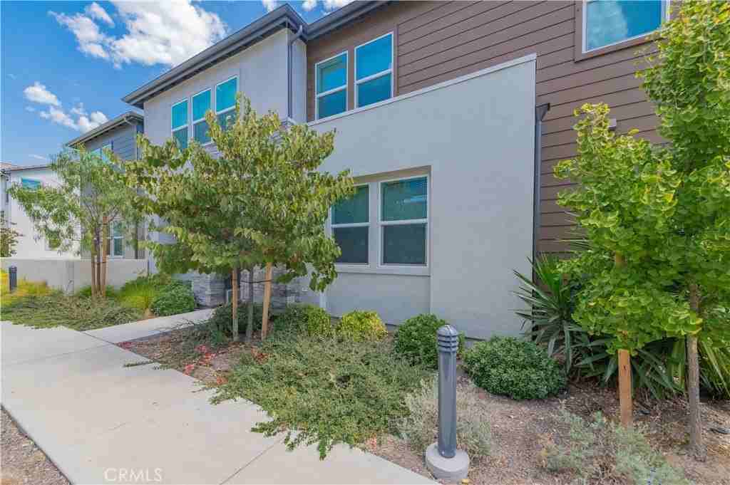 168 Sash - Photo 2 of 31