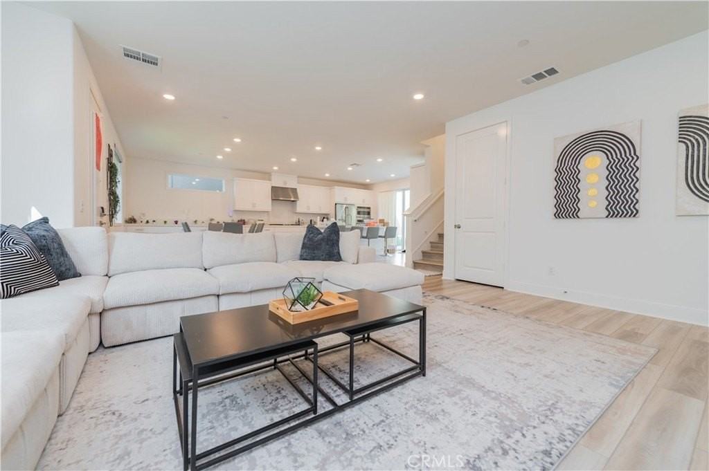 168 Sash - Photo 6 of 31