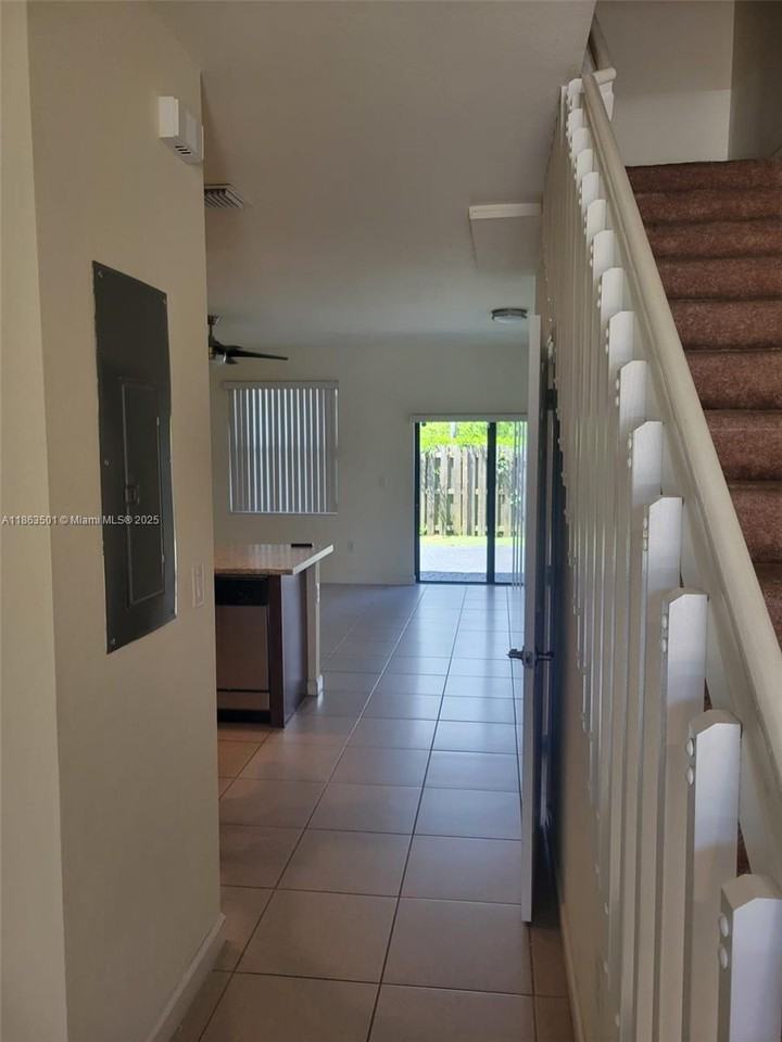 11537 Sw 248th Ter - Photo 2 of 8