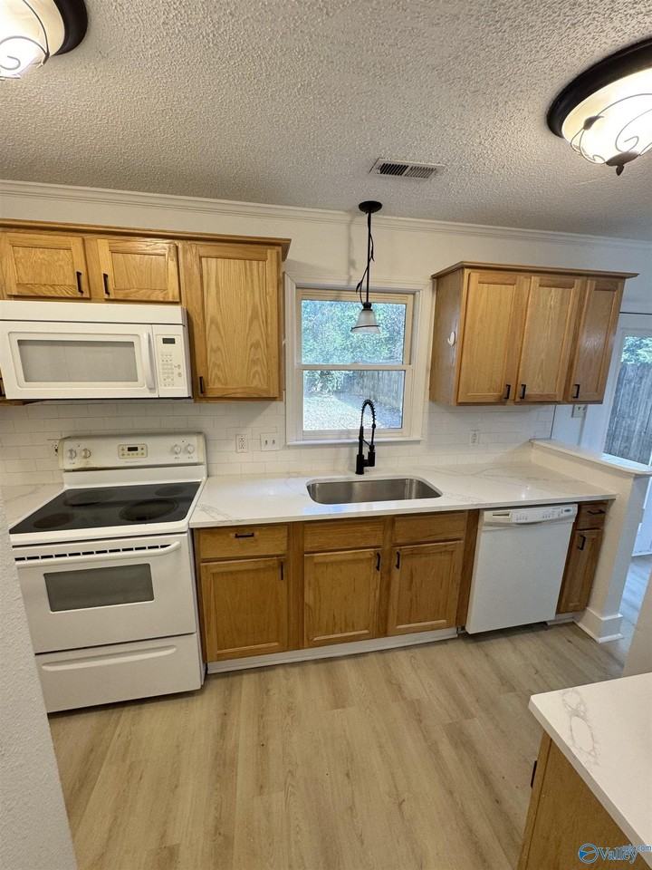 395 Oakland Rd - Photo 7 of 19