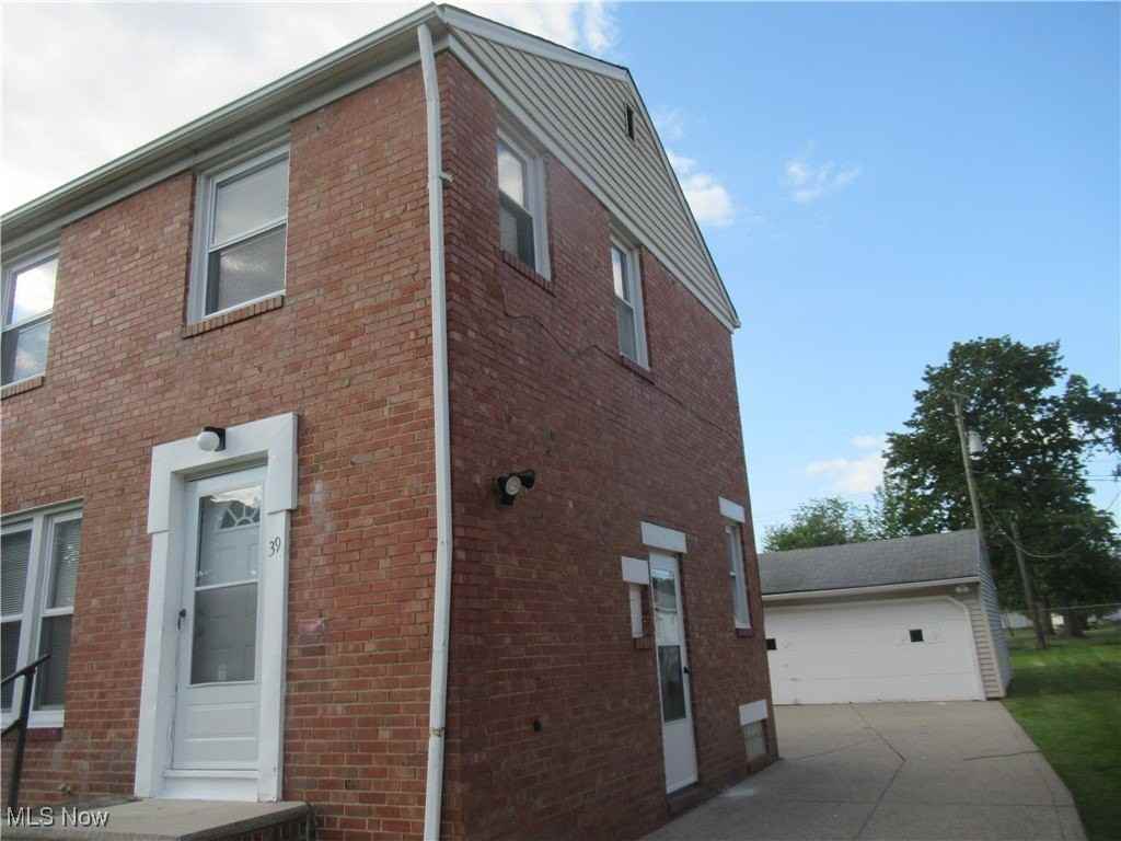 39 Eldred Avenue - Photo 2 of 30