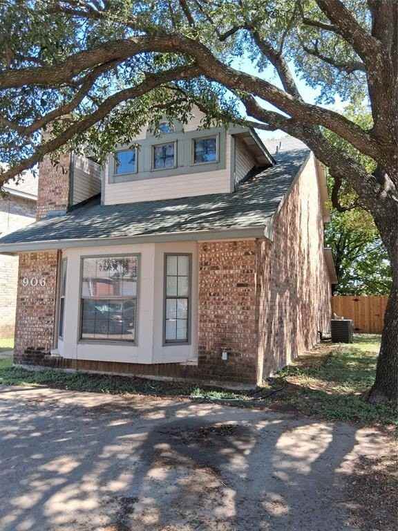 906 Fairbanks Circle - Photo 2 of 18