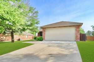 featured image of 2305 Arrowhead Pass