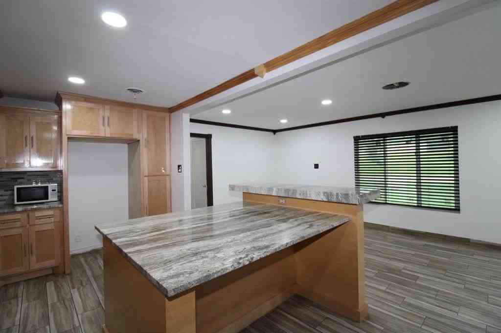 17 Macarthur Dr #A - Photo 3 of 16