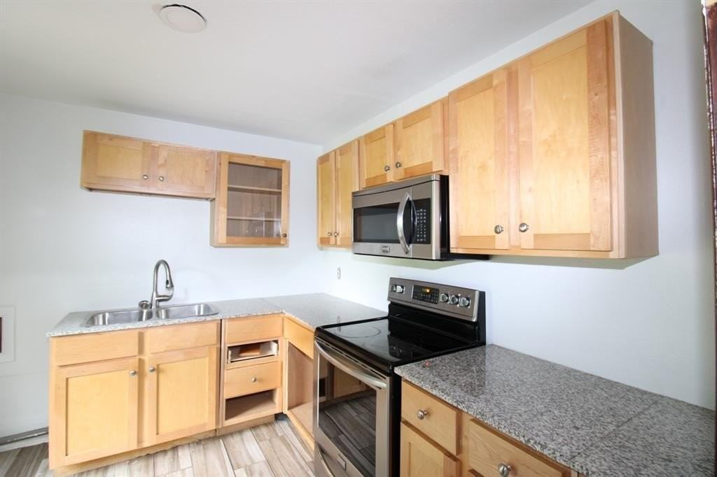 17 Macarthur Dr #A - Photo 6 of 16