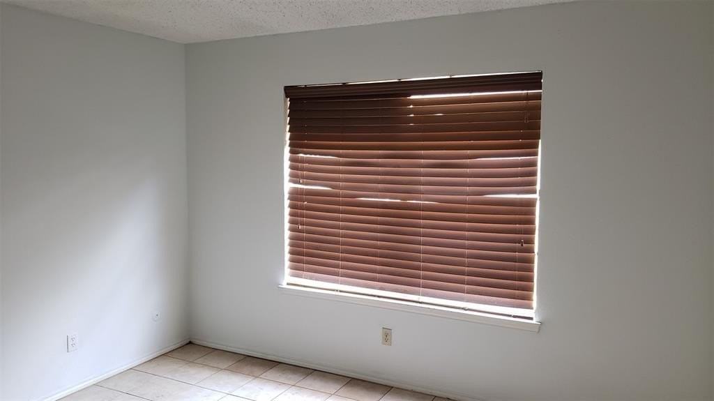 433 Matt Ln - Photo 3 of 4