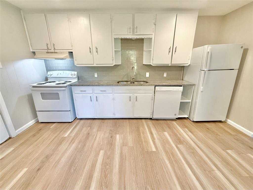 428 E Elm St - Photo 5 of 18