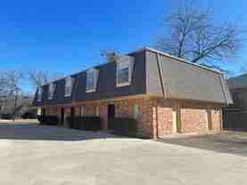 915 N Elm St #4 - Photo 1 of 1
