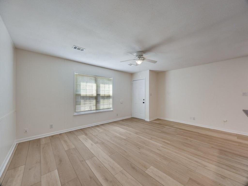 1721 W Walker St - Photo 6 of 11