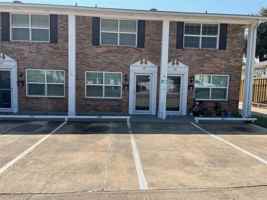 featured image of 119 W Doyle St