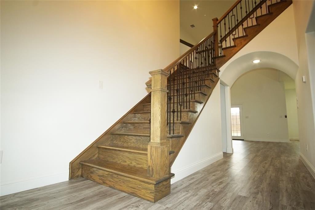 1708 Prestwick Ln - Photo 2 of 26