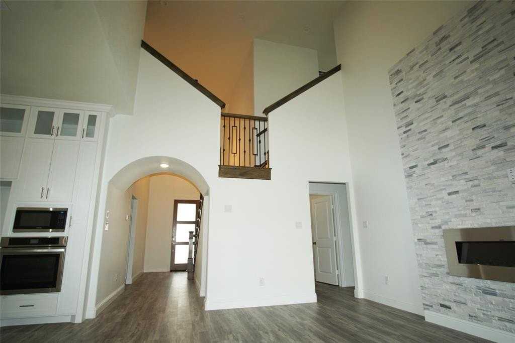 1708 Prestwick Ln - Photo 3 of 26