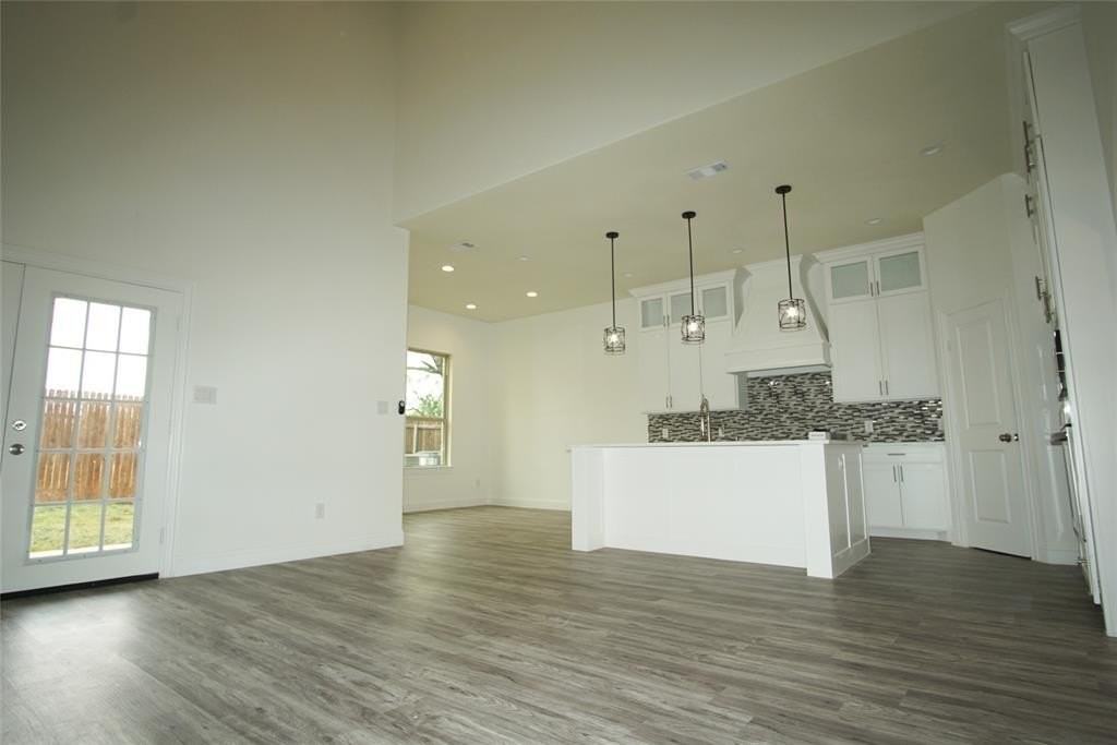 1708 Prestwick Ln - Photo 7 of 26