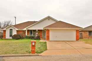 2965 Red Oak Cir - Photo 1 of 1