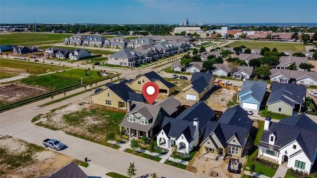 313 Garrett Way - Photo 3 of 35