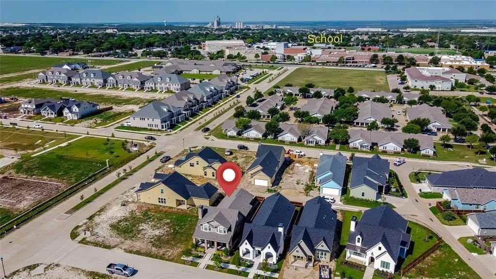 313 Garrett Way - Photo 4 of 35