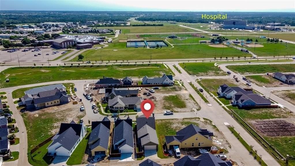 313 Garrett Way - Photo 5 of 35