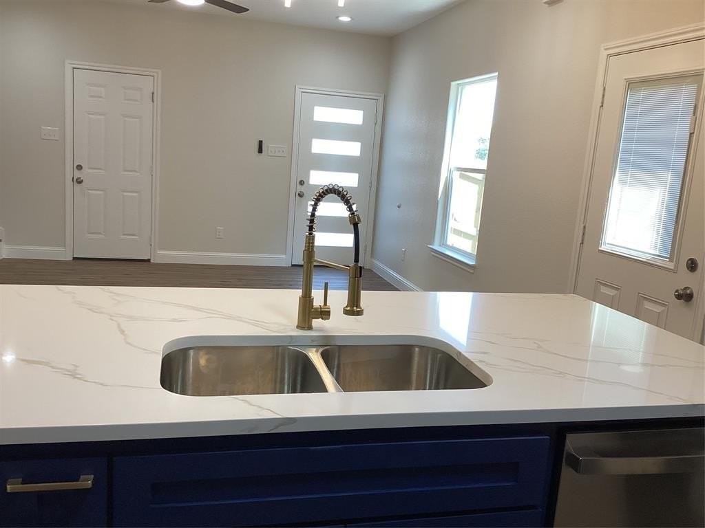 8005 West Elizabeth Lane - Photo 4 of 21