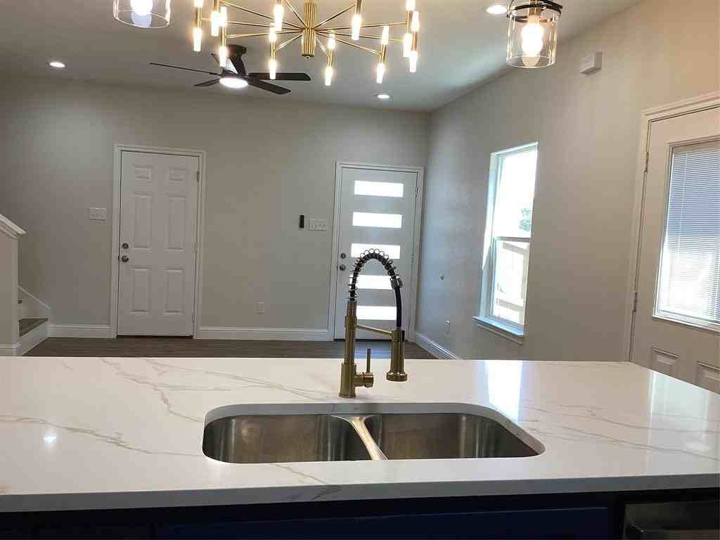 8005 West Elizabeth Lane - Photo 5 of 21