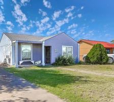 featured image of 814 E 15th St