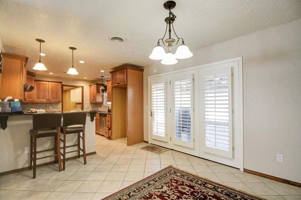 805 Willow Ln - Photo 4 of 17