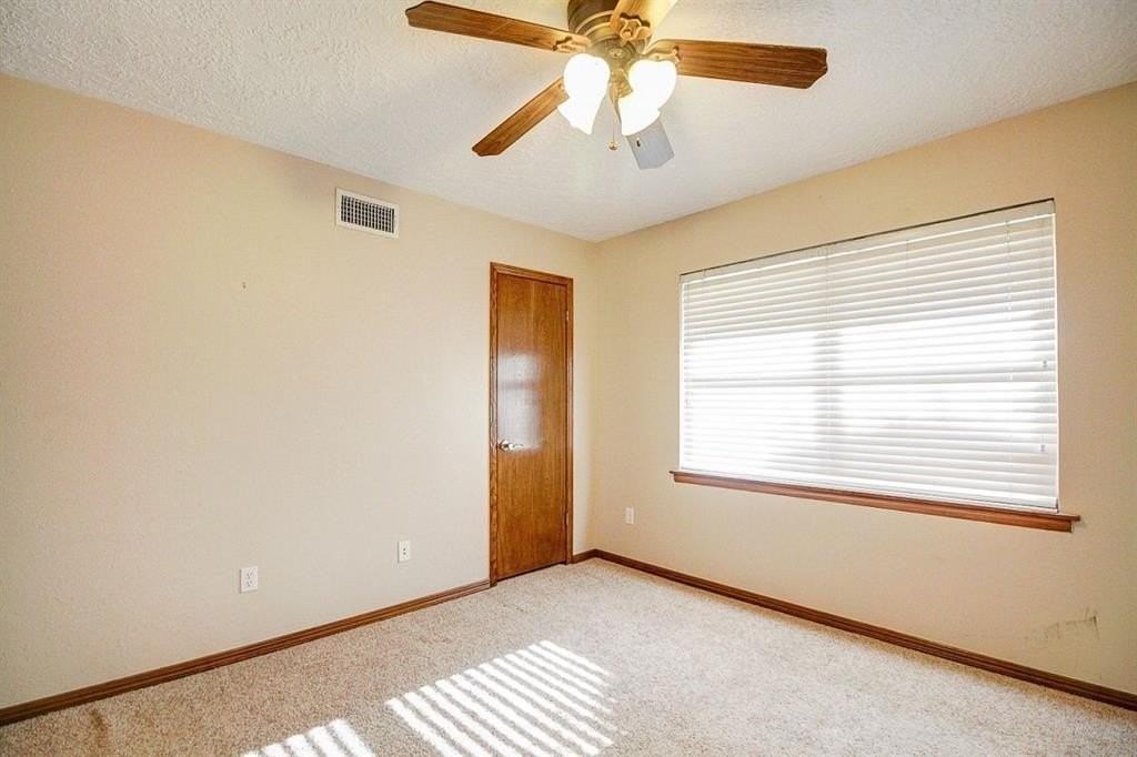 805 Willow Ln - Photo 6 of 17