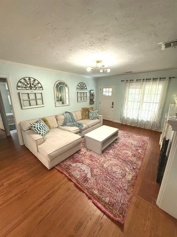 2537 Cummings Dr - Photo 4 of 18