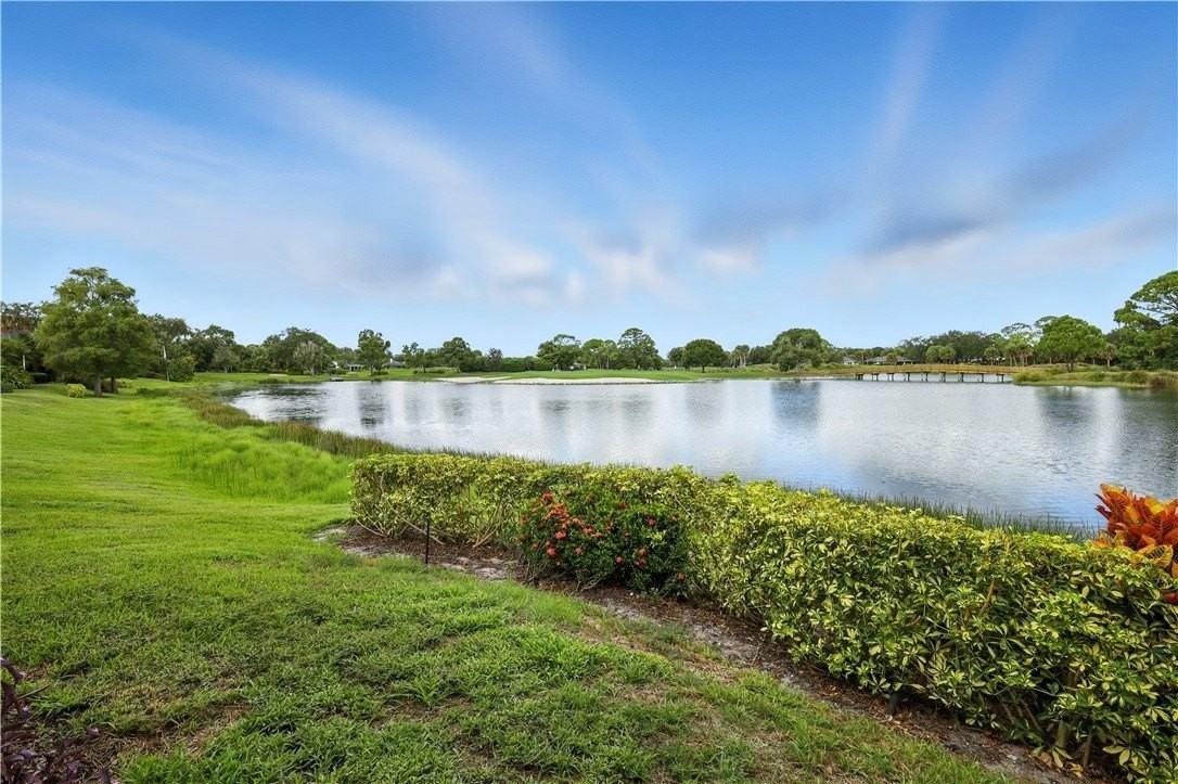 620 Bridgewater Ln Sw - Photo 2 of 31