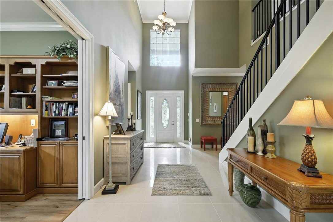 620 Bridgewater Ln Sw - Photo 3 of 31