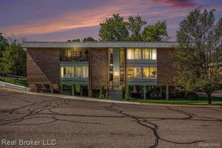 32000 Grand River Ave - Photo 1 of 1