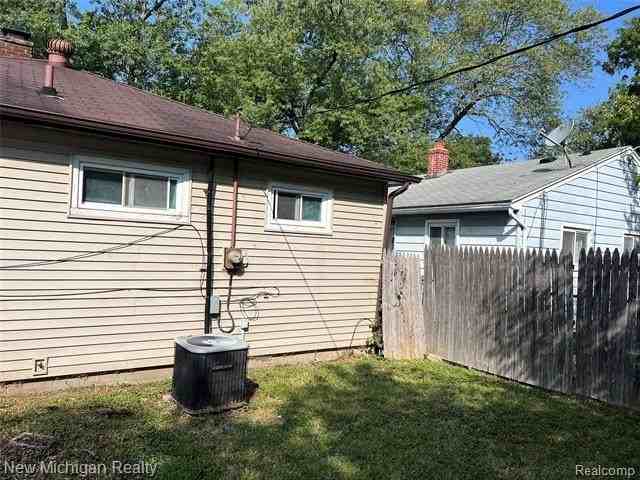 5709 Weddell St - Photo 3 of 17