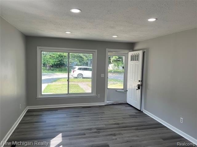 5709 Weddell St - Photo 6 of 17