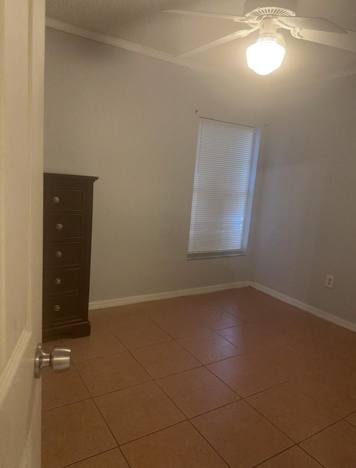 379 Southwest Jeanne Avenue - Photo 6 of 11