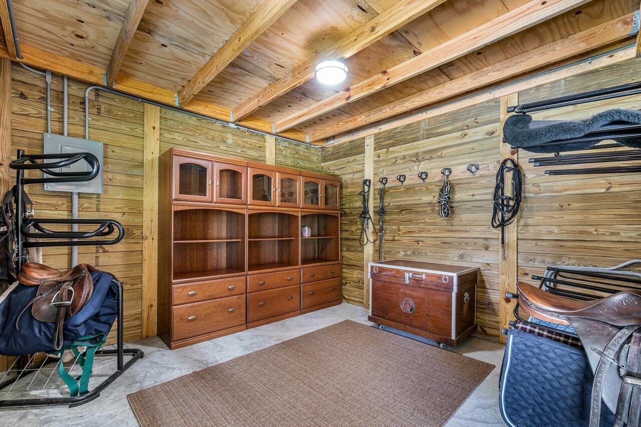 1835 Stallion Drive - Photo 3 of 35