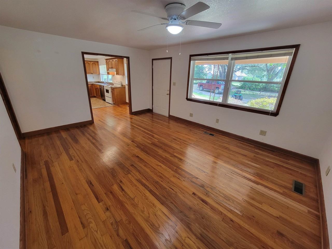 1526 Highland Dr - Photo 2 of 27